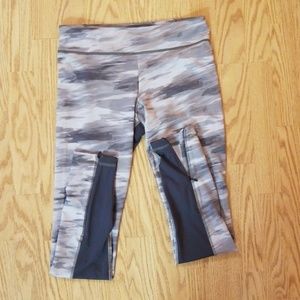 Womens UA grey pattern leggings